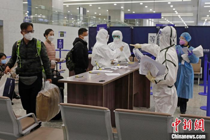 浦东机场海关旅检处坚守三百多天筑牢疫情防线