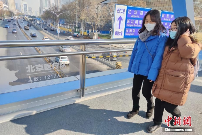 湖北武汉诞生抗疫天桥 感恩全国赴汉战疫英雄