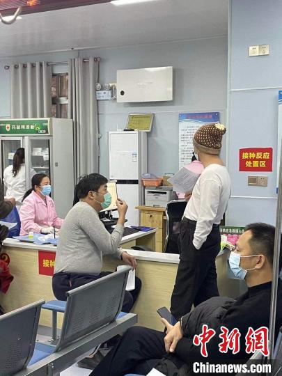 广西玉林为台胞接种新冠病毒疫苗台胞：彰显暖意和亲情