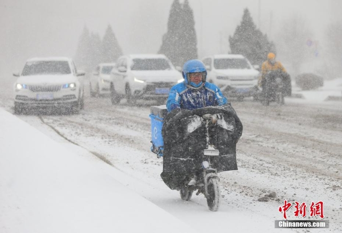 寒潮蓝色预警继续发布 多地感受“冰天雪地”