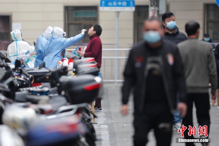 上海一居民区被列为中风险地区 直击防控现场