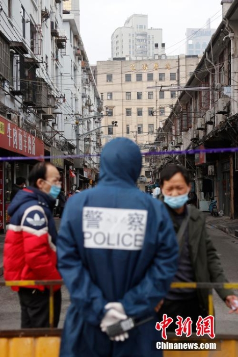 上海一居民区被列为中风险地区 直击防控现场