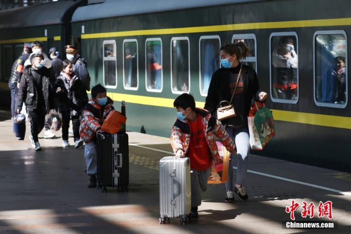 春节假期即将结束 长三角铁路迎返程客流