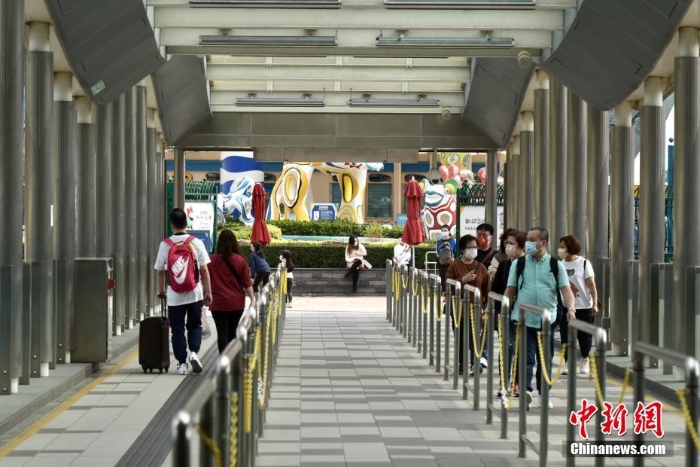 香港两大主题公园迪士尼及海洋公园将相继重开