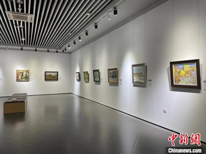 百余幅俄罗斯油画亮相南北游客共享浓浓俄式风情