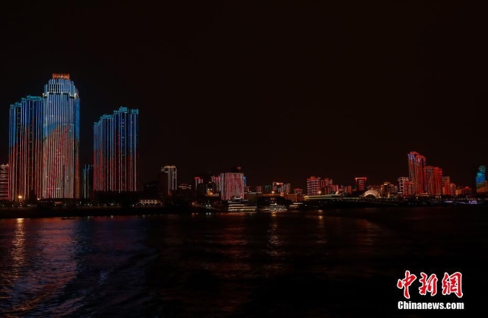 湖北武汉推出赏樱季长江主题灯光秀