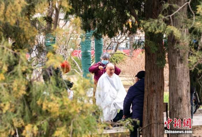 “二月二龙抬头” 民众理发期鸿运
