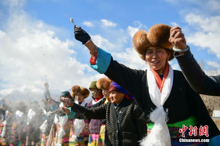 拉萨村民举行传统春耕仪式