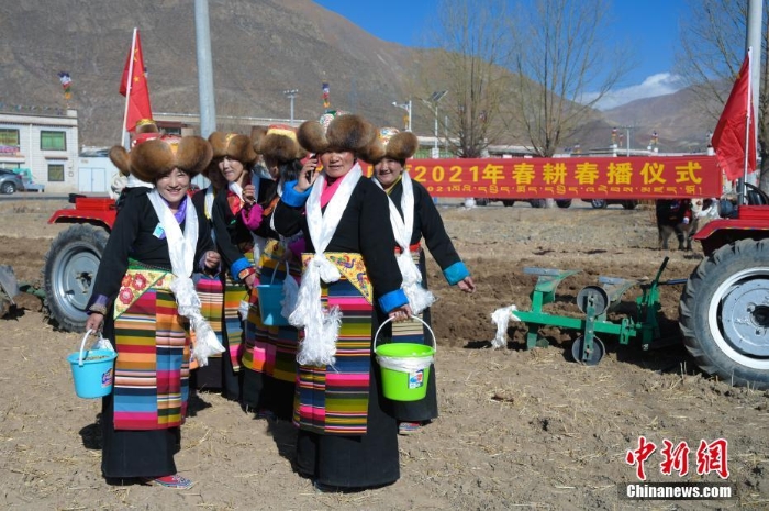 拉萨村民举行传统春耕仪式