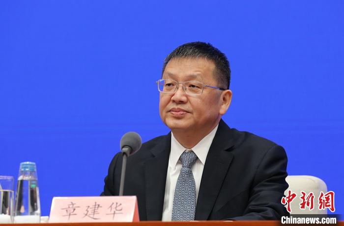 3月30日，國務院新聞辦公室舉行新聞發佈會，國家能源局局長章建華介紹中國可再生能源發展有關情況，並答記者問。
<a target='_blank' href='http://www.chinanews.com/'>中新社</a>記者 楊可佳 攝