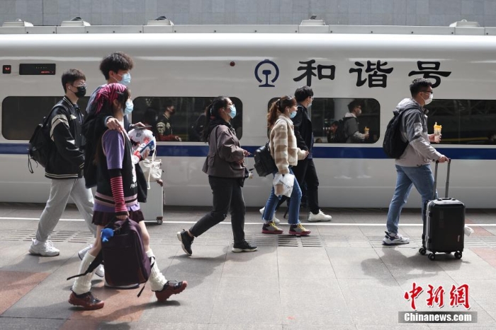 清明假期尾声中国铁路迎来返程客流高峰