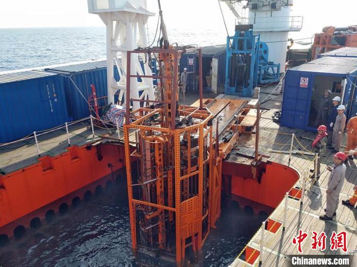 “海牛Ⅱ号”正在进行海试作业。　湖南科技大学 供图 摄