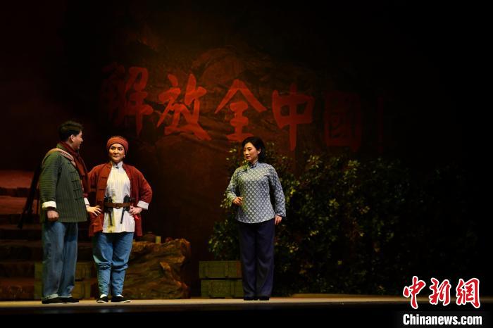 大型革命历史川剧《烈火中永生》在蓉上演
