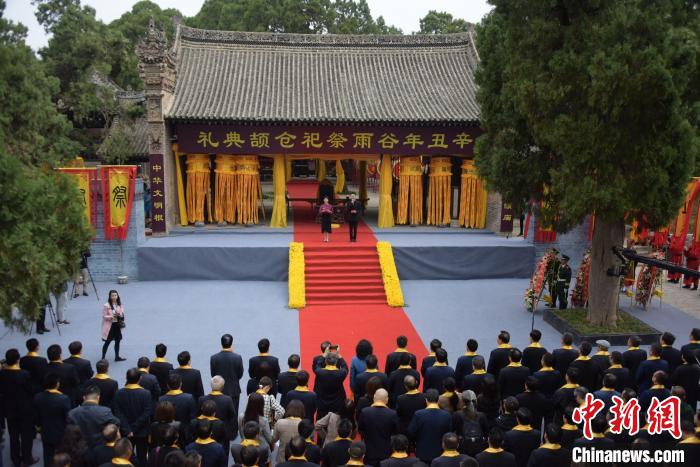 辛丑年谷雨祭祀仓颉典礼在陕西白水县举行。　董张曼 摄