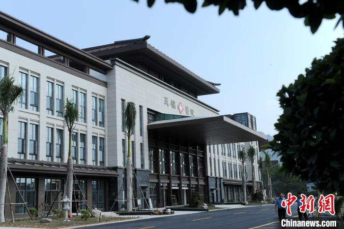 正在建设中的天福医院。　张金川 摄
