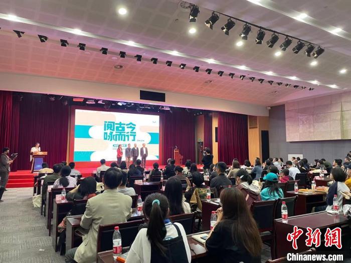 图为2020年度春风悦读榜颁奖现场。　江杨烨 摄
