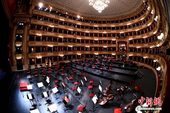 意大利歌剧院今年首次开放 观众纷至沓来