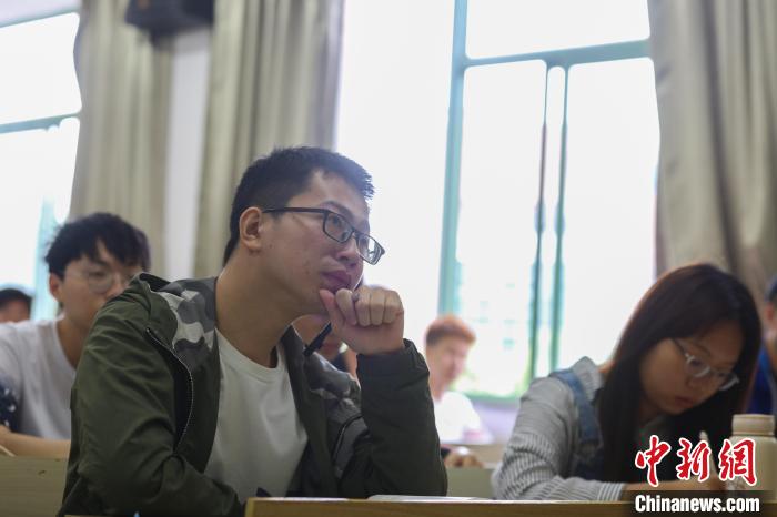 今年23岁的刘鑫是南昌航空大学飞行器工程学院的一名大三学生。　刘力鑫 摄