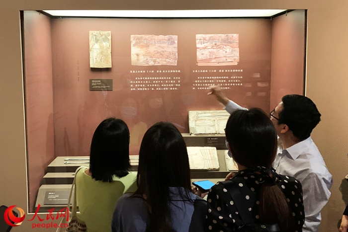“图画众生——河西画像砖上的古人生活”展览现场。人民网 刘微摄
