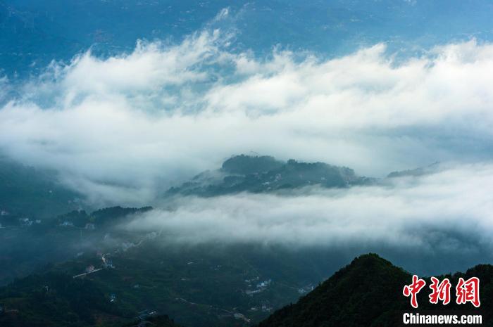 三峡库区雨后云雾升腾。　雷勇 摄