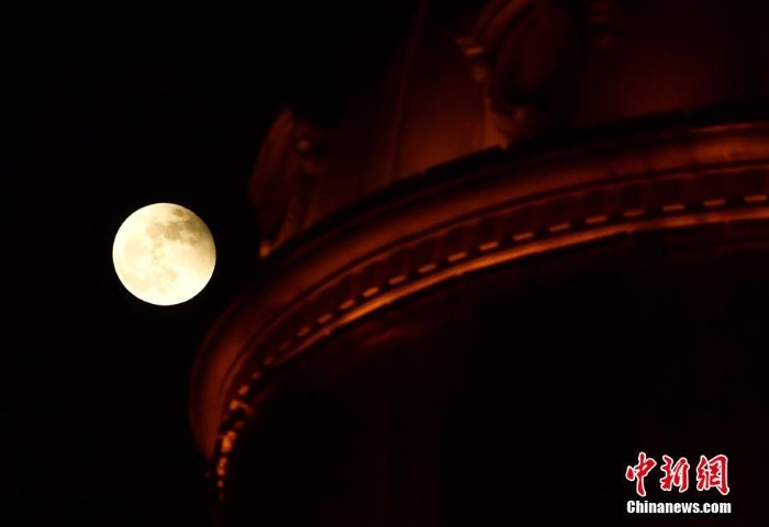 天涯共此时 “超级月亮”现身全球多地夜空