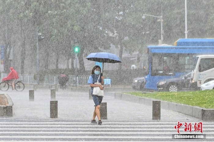 广州遭暴雨袭击
