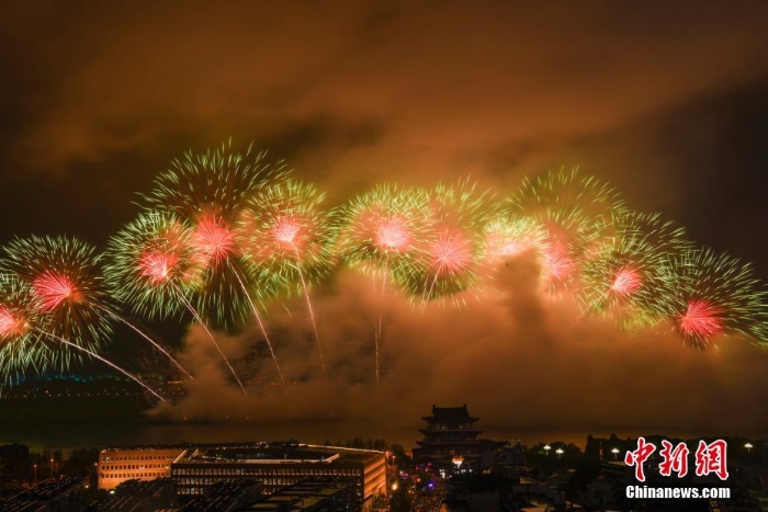 长沙举办大型音乐焰火晚会庆建党100周年