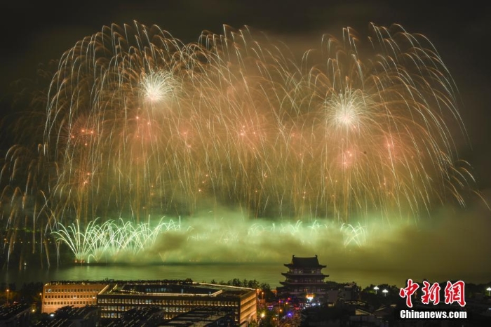 长沙举办大型音乐焰火晚会庆建党100周年