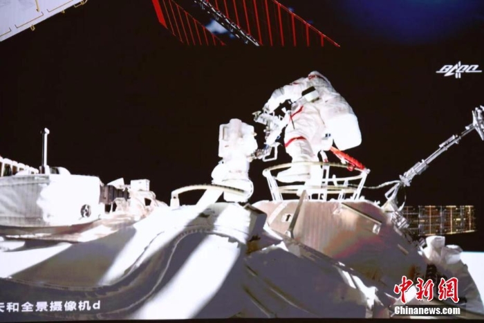 神舟十二号航天员乘组圆满完成首次出舱任务
