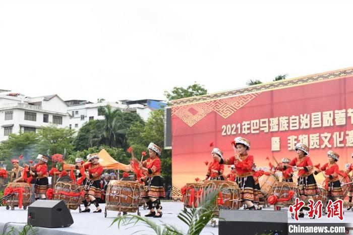 图为壮瑶和鼓文化展示 林浩 摄