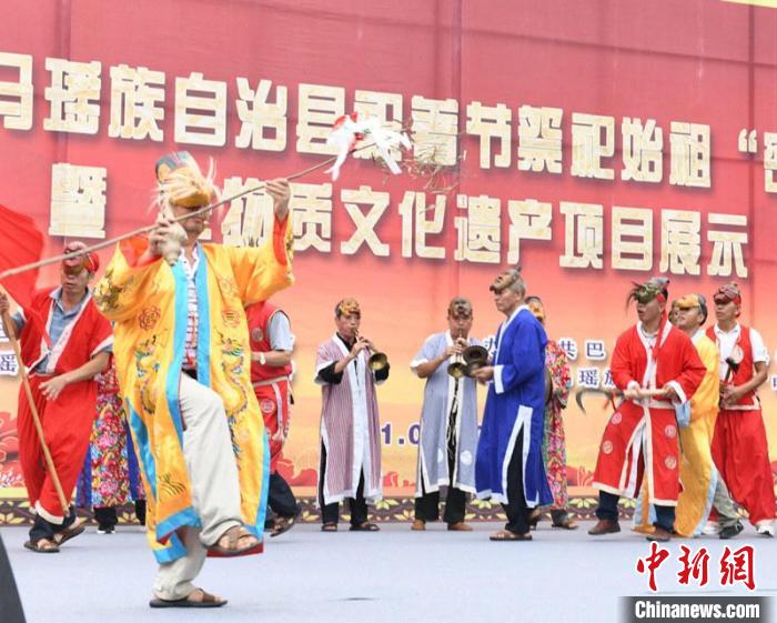 图为瑶族木面舞 林浩 摄