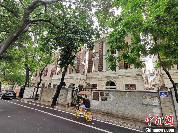 新河浦一带的老建筑进行修复焕新 程景伟 摄