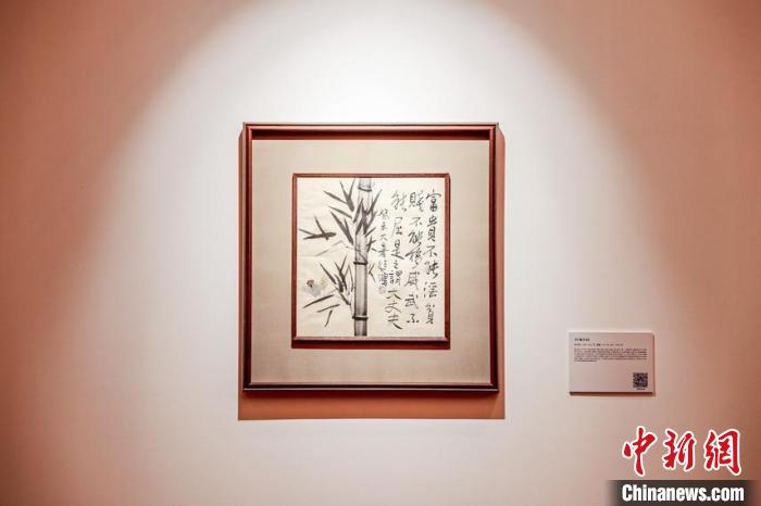 《竹雀书法》是徐悲鸿创作中很罕见的绘画与书法相结合的作品。　徐悲鸿美术馆供图