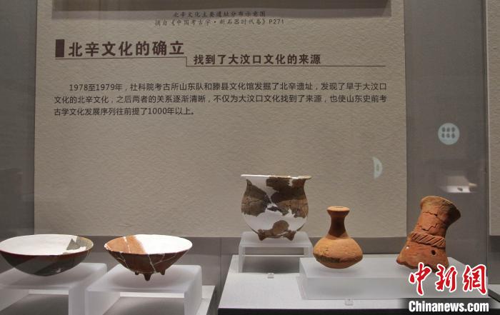 此次展览共展出200余件山东地区出土的重要文物。　赵晓 摄