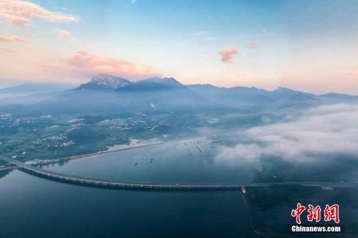 【沿着高速看中国】航拍江西九江绕城高速庐山青山湖大桥