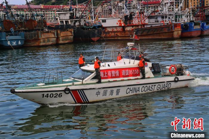 福州海警局推广95110海上报警电话维护辖区海域安定稳定