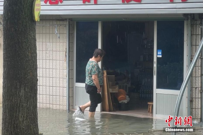 台风“烟花”登陆浙江舟山 登陆时中心附近最大风力13级