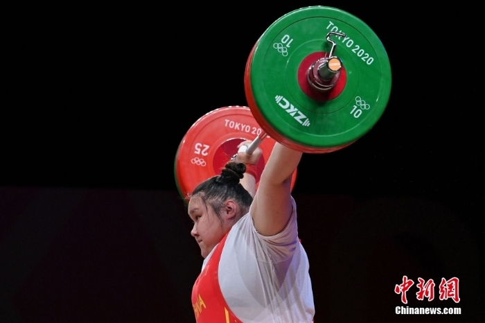 李雯雯夺东京奥运会举重女子87公斤以上级金牌