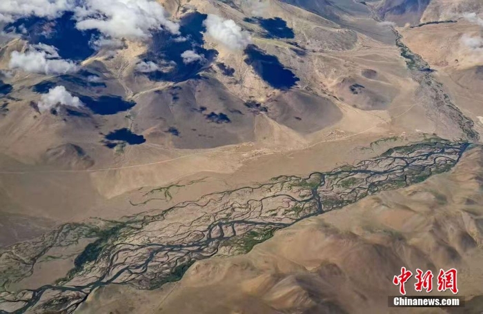 从空中“天路”俯瞰 体验壮美西藏