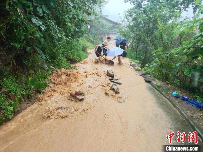21日至22日汉阴县突降暴雨。　汉阴县融媒体中心供图