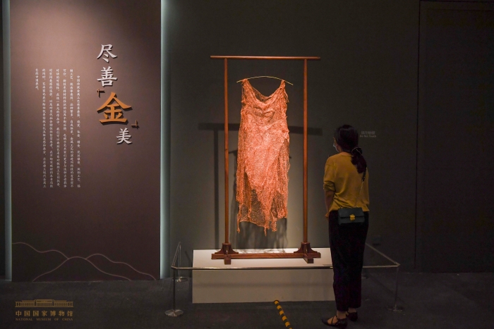 观众正在参观展览。中国国家博物馆供图