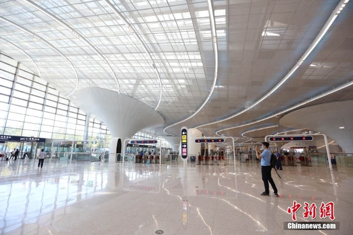 北京地铁环球度假区站开通运营