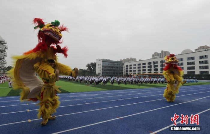 北京中小学迎来开学季
