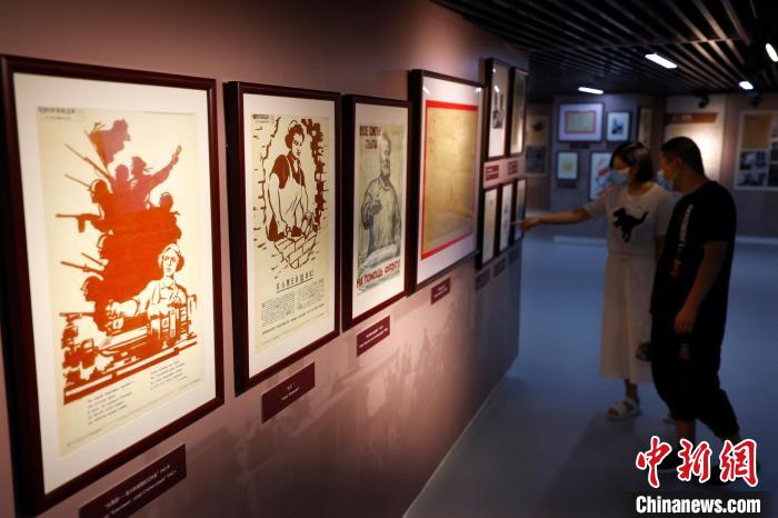 9月3日，“斯大林格勒保卫战——大无畏精神和英雄气概的象征”专题展览在抗战馆开幕。　富田 摄