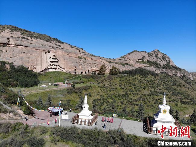 2019年9月，航拍镜头下的马蹄寺石窟。(资料图) 杨艳敏 摄