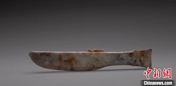 像极了西餐刀的玉刀。　四川省文物考古研究院供图