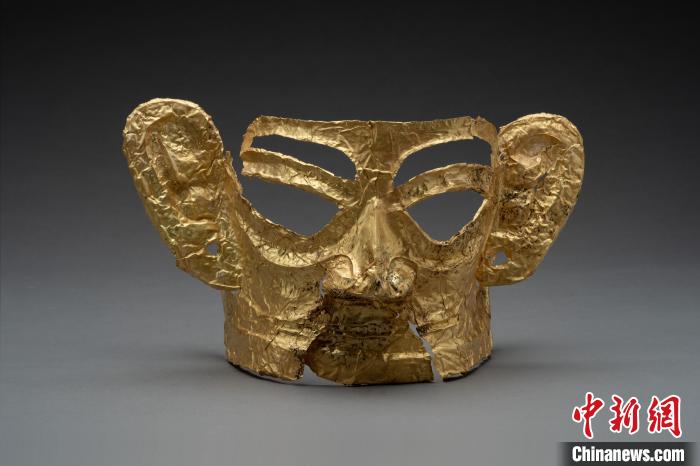 三星堆遗址考古新成果公布：发现迄今体型最大的完整金面具