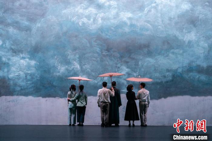 北京人艺曹禺剧场上演新排《雷雨》 史春阳 摄