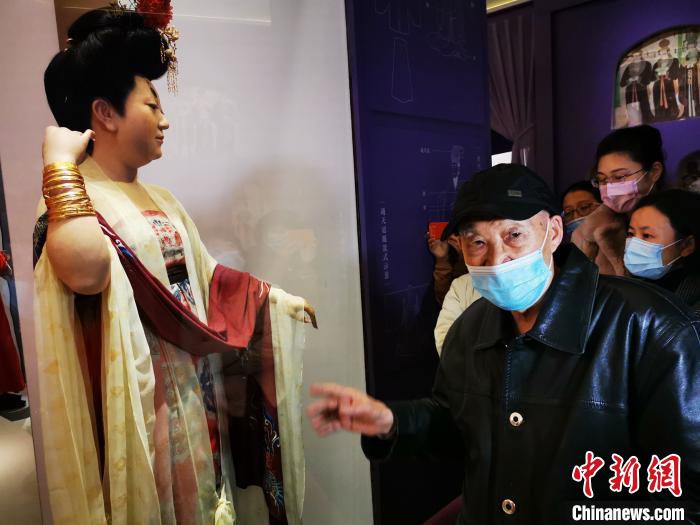 中国古代服饰文化展立体呈现“衣冠里的中国”