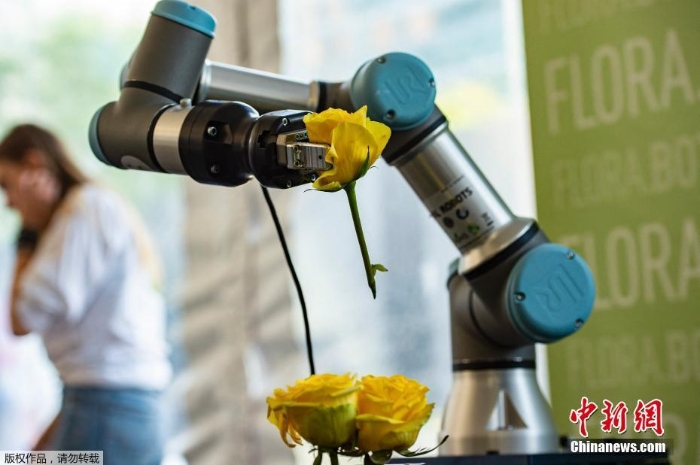 美国波士顿举办机器人派对 科技新品齐聚一堂